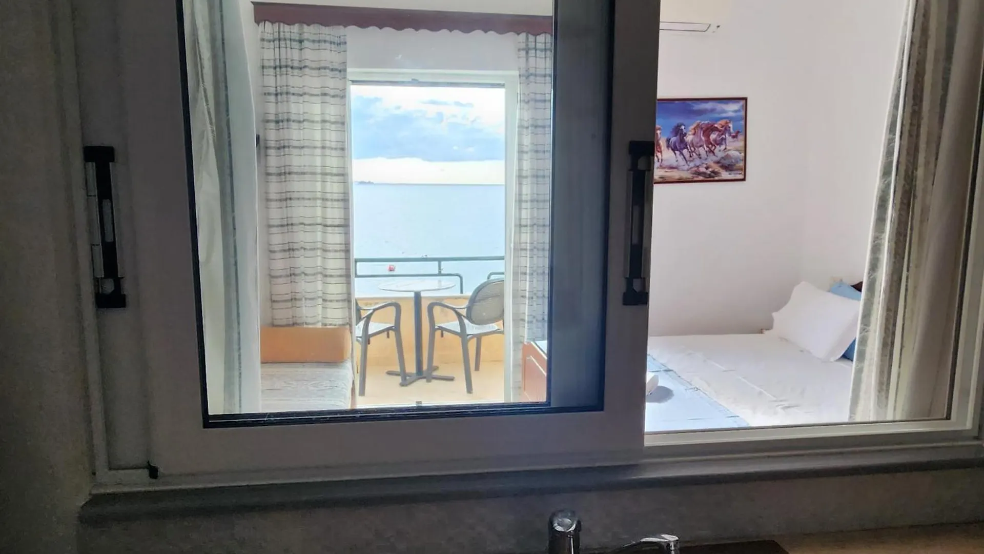 Amelie'S Apartments & Beach Saranda Hotel